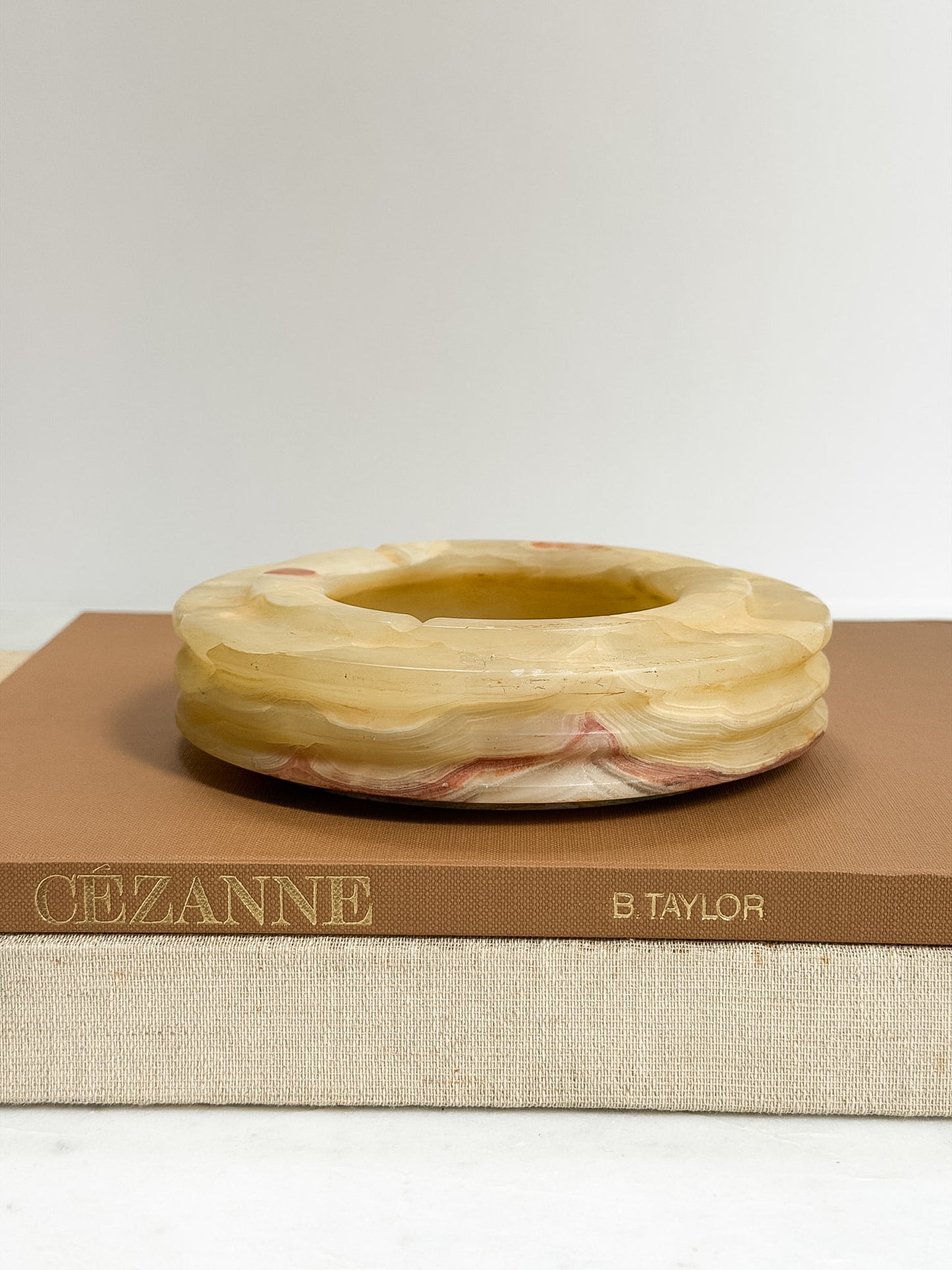 Round Onyx Ashtray Catchall